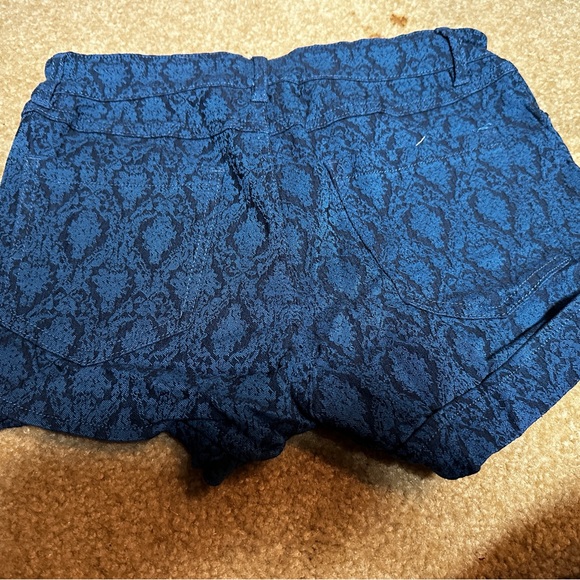 WOMEN SHORTS HIGH RISE - Picture 7 of 9